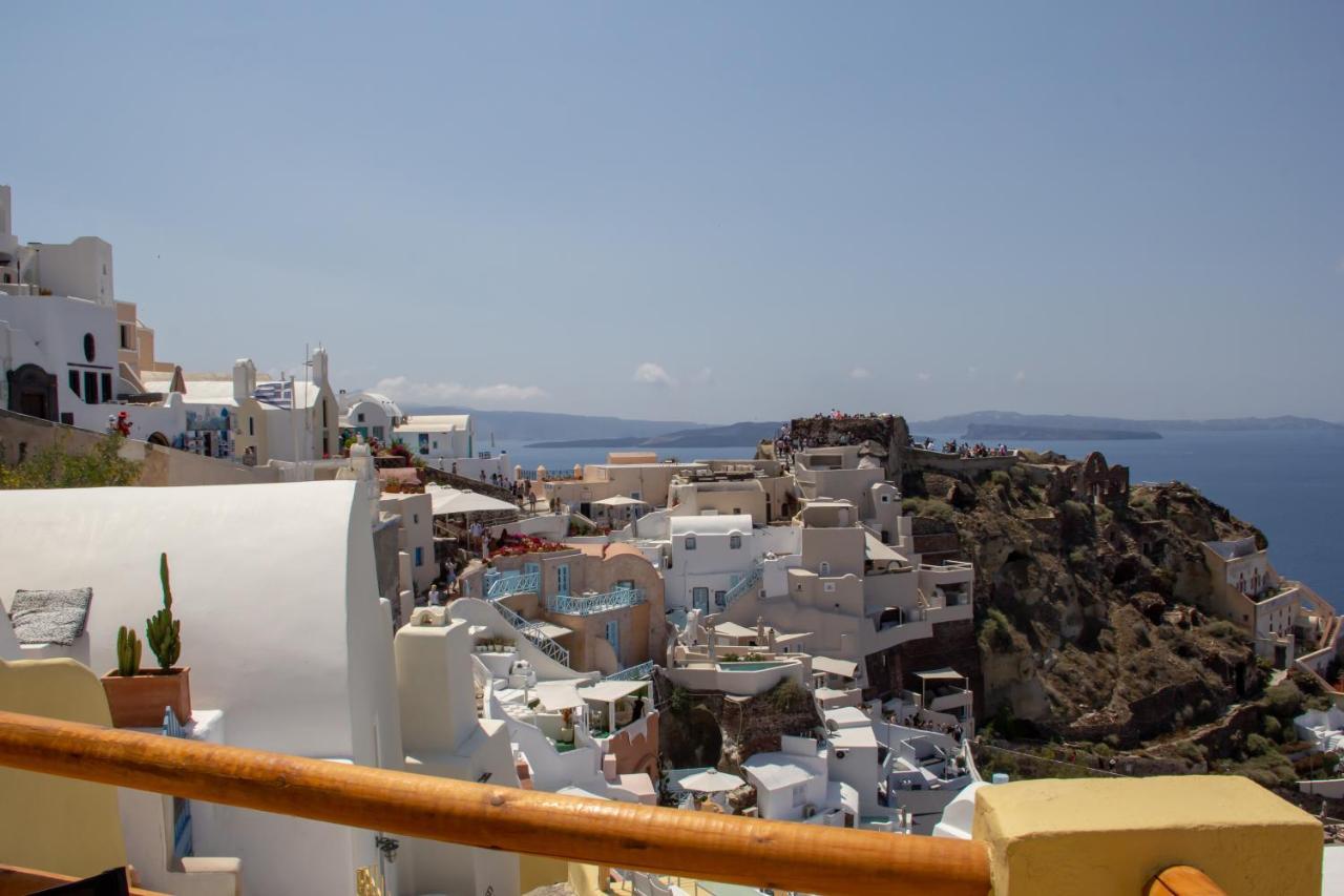 Ariadni Cave In * Oia (Santorini)