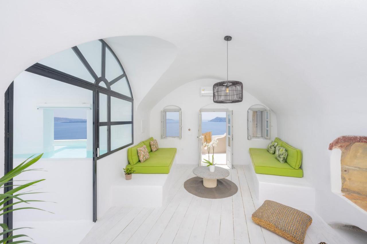 Nano Canaves * Oia (Santorini)
