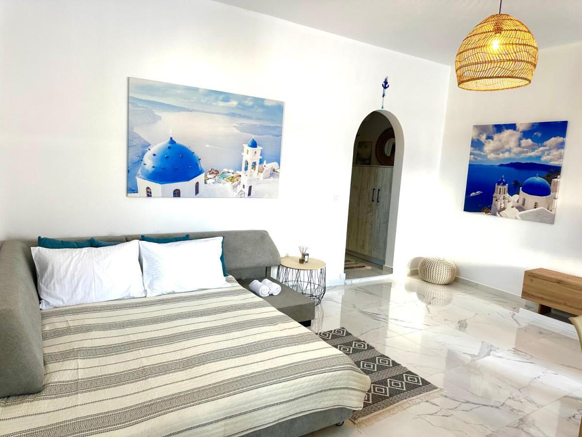 Apartment Santana Perivolos (Santorini)
