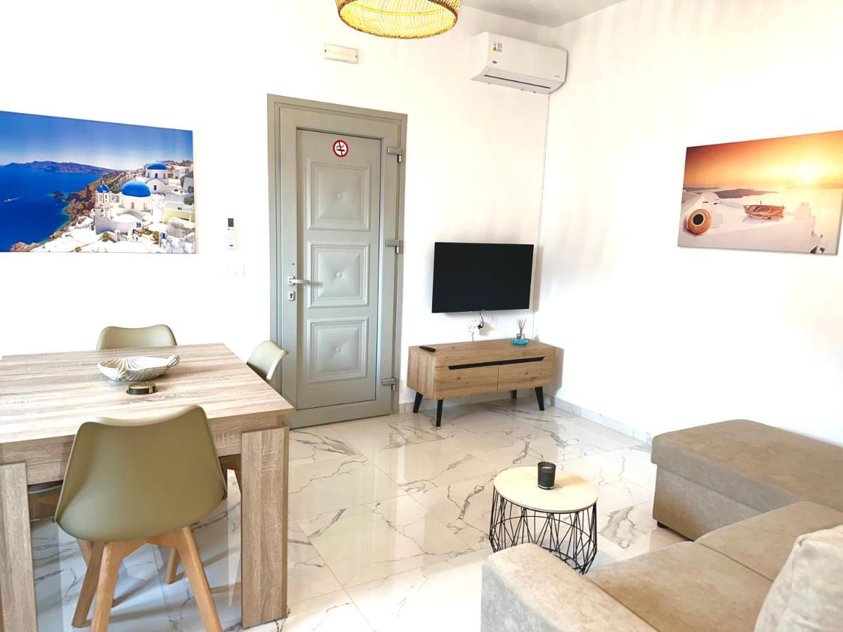 Santana Apartment Perivolos (Santorini)