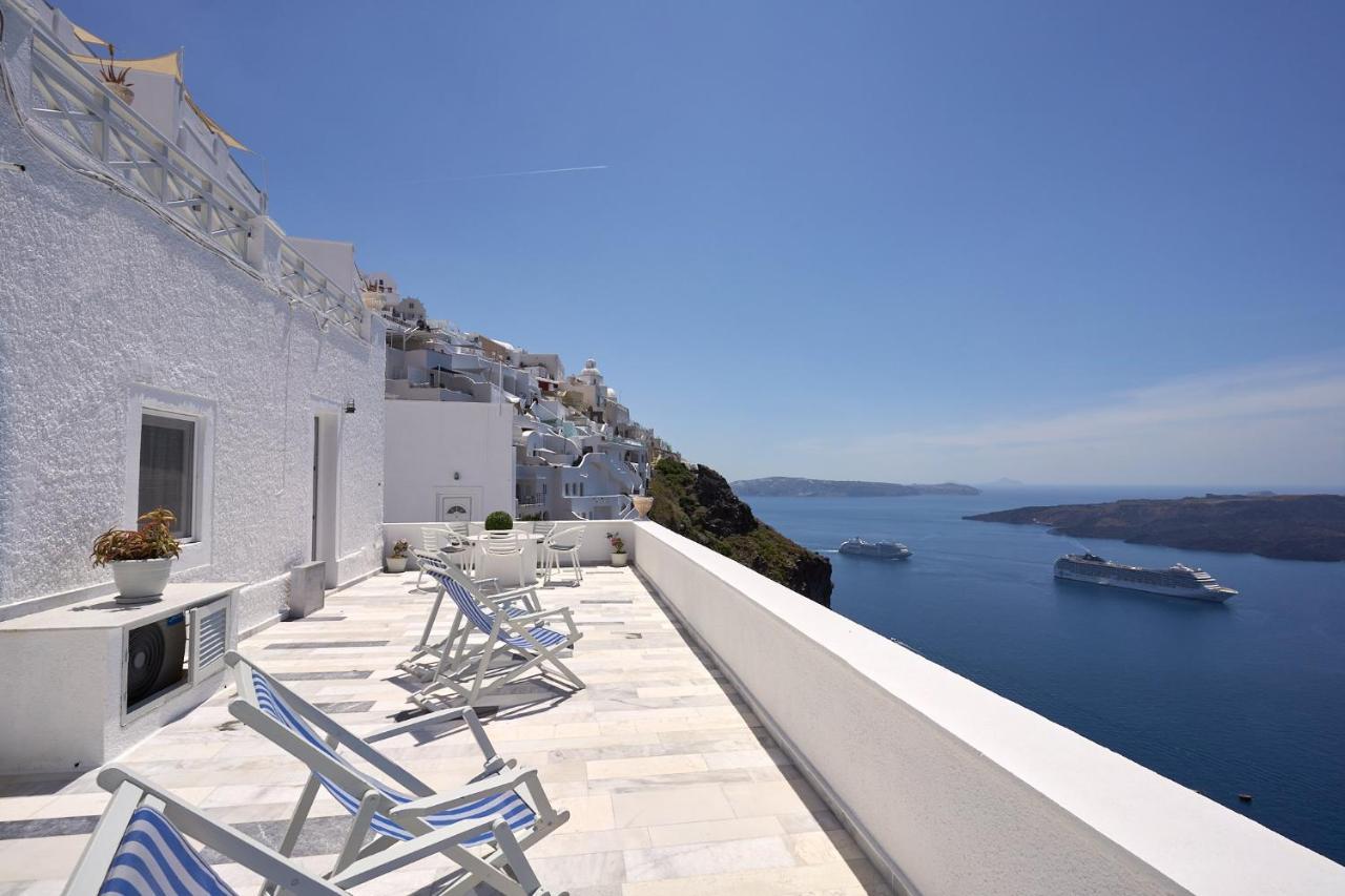 Amphitheater Cave Fira (Santorini)