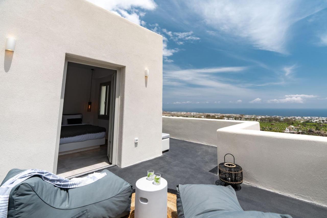 Maeva Santorini Pýrgos