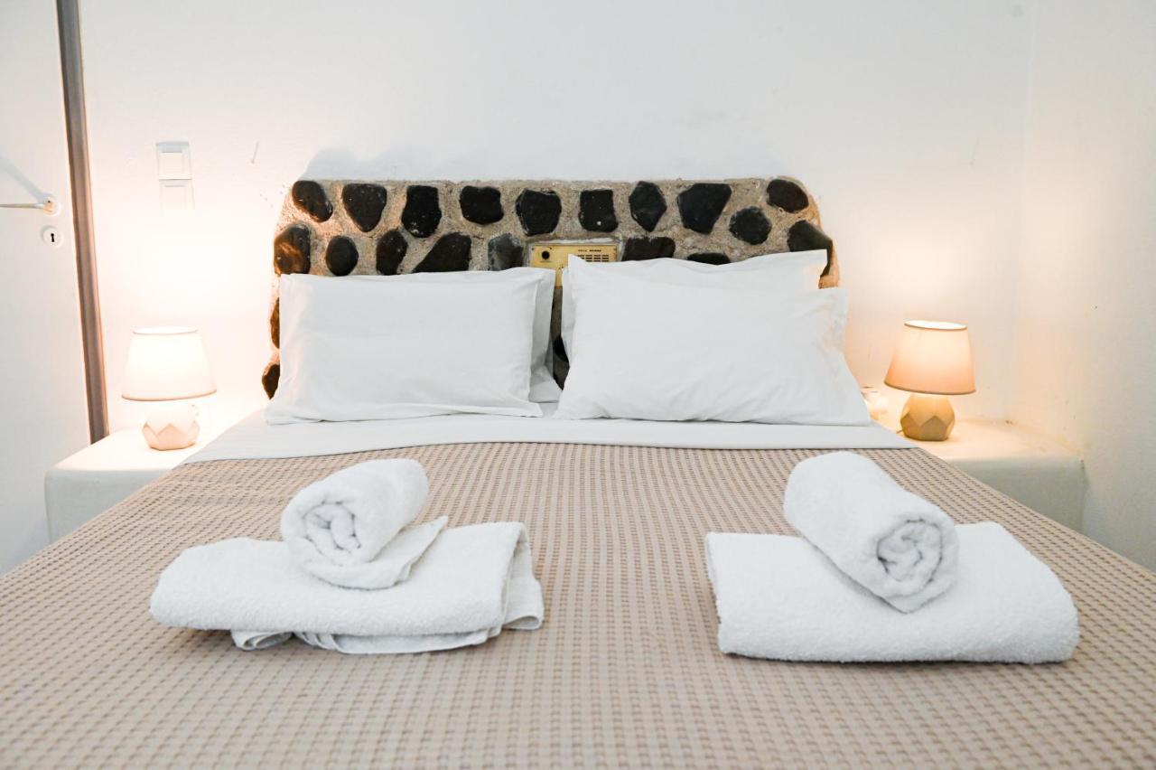 Maina Aparthotel Kamari (Santorini)