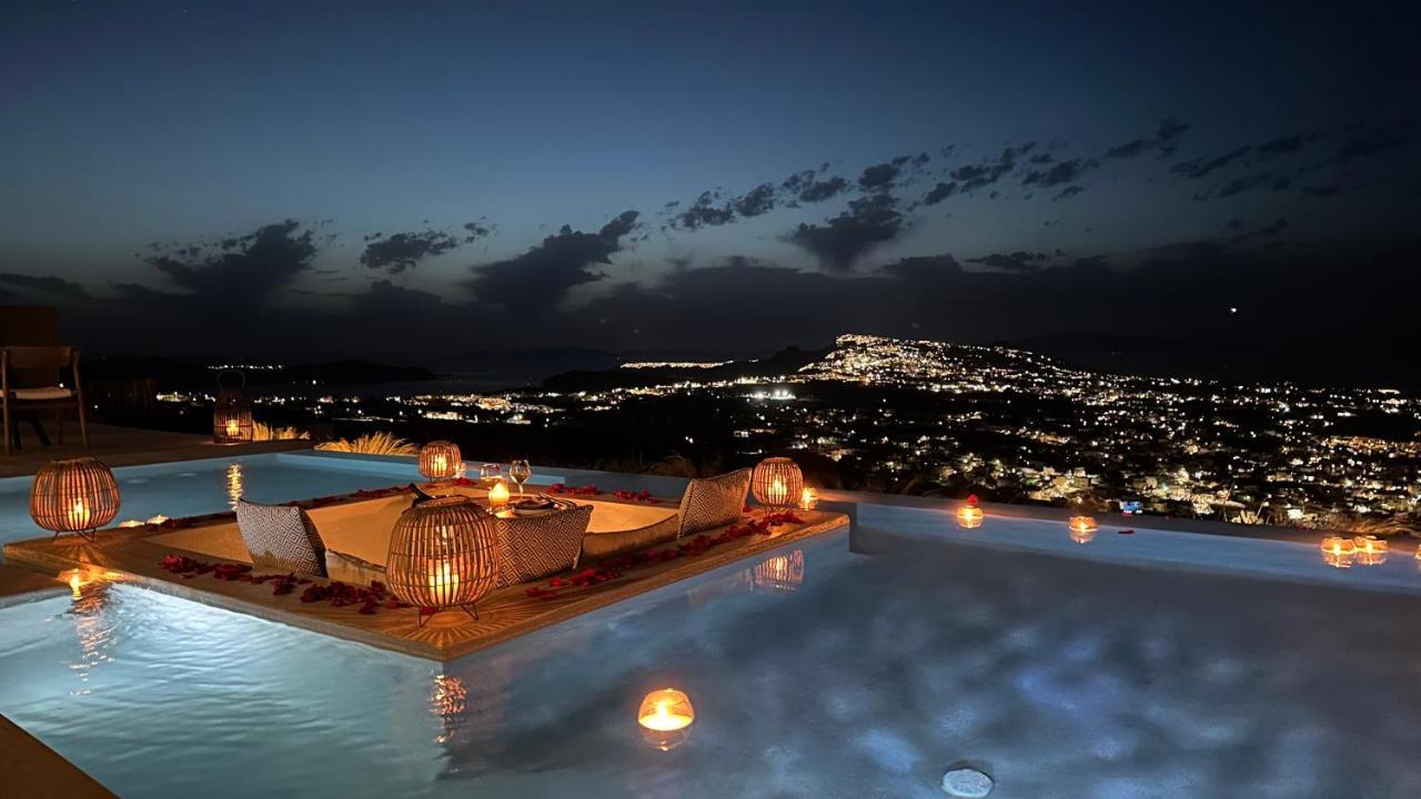 Villa North Santorini - A Luxury Pyrgos Kallistis
