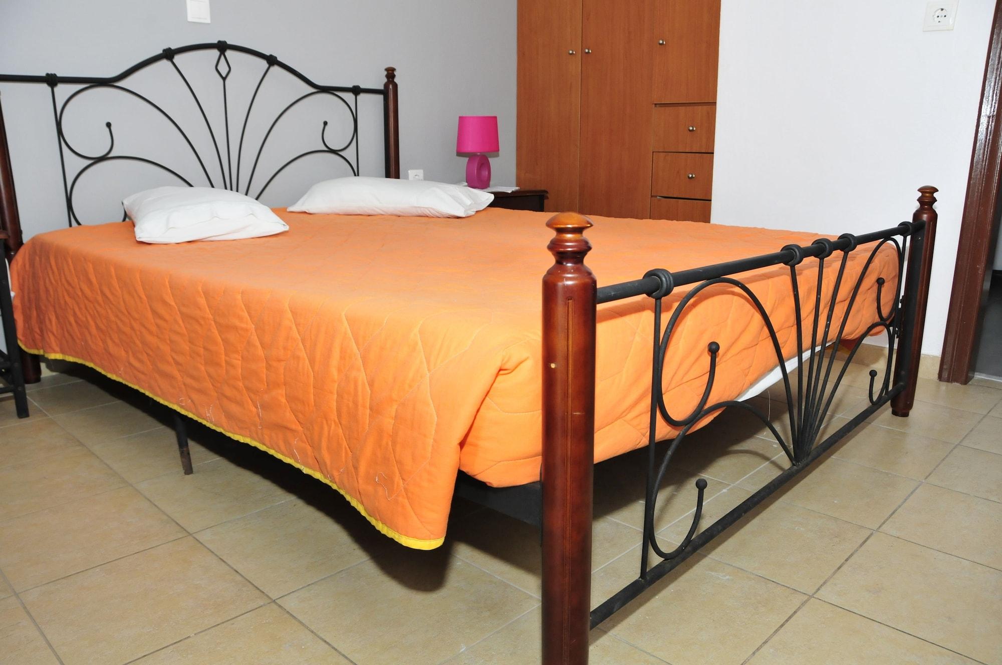 Anessis 3* Fira (Santorini)