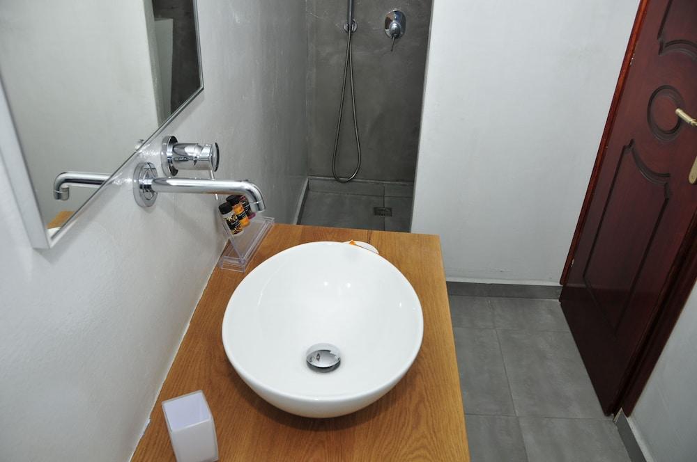 Anessis Aparthotel Fira (Santorini)