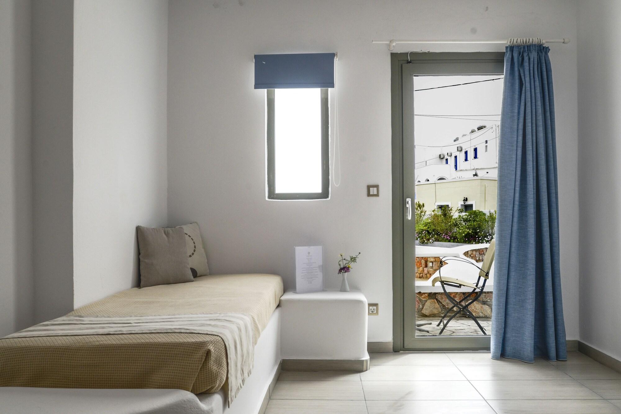 Hotel Omiros Messaria (Santorini)