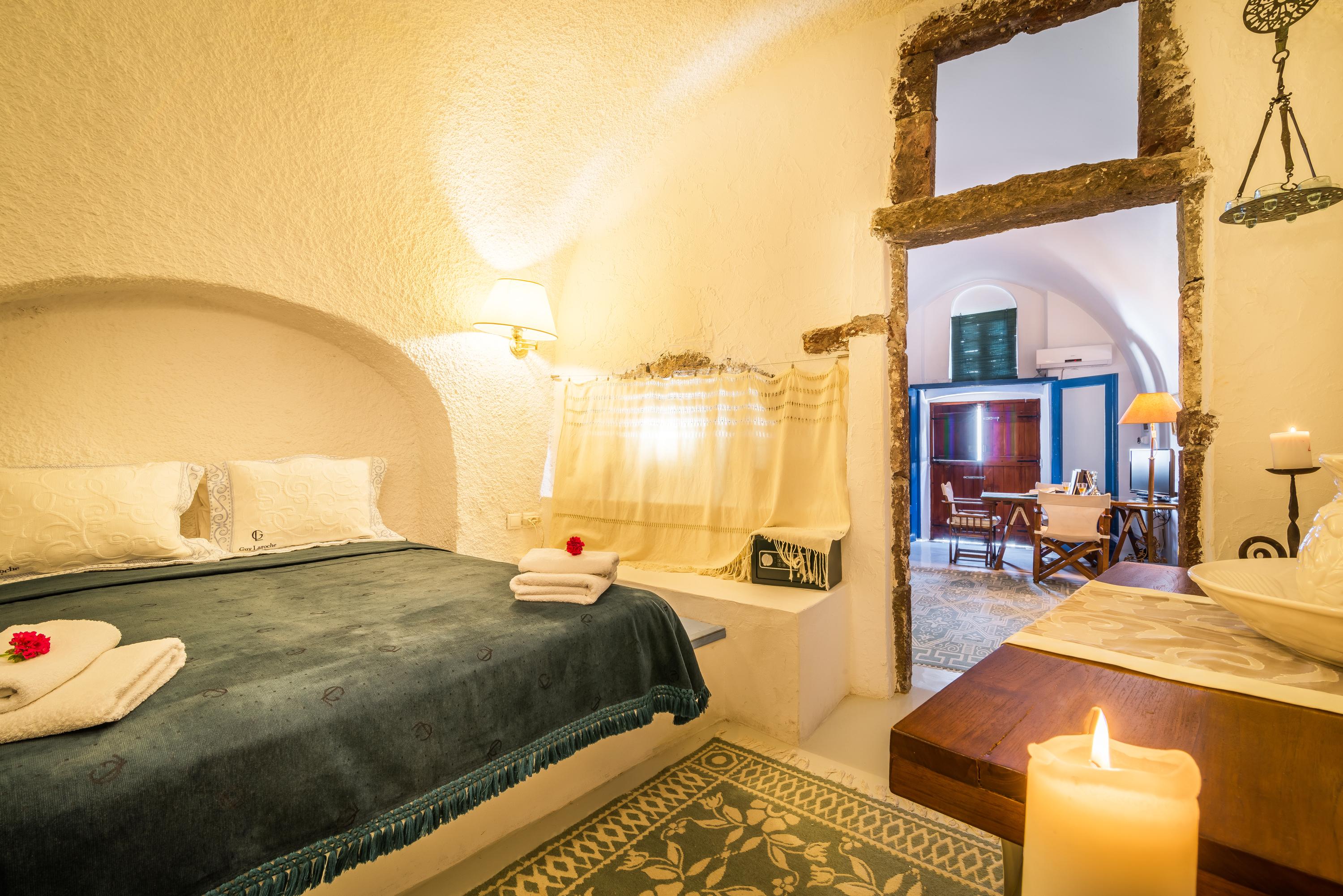 Fava Eco Aparthotel Foinikia (Santorini)