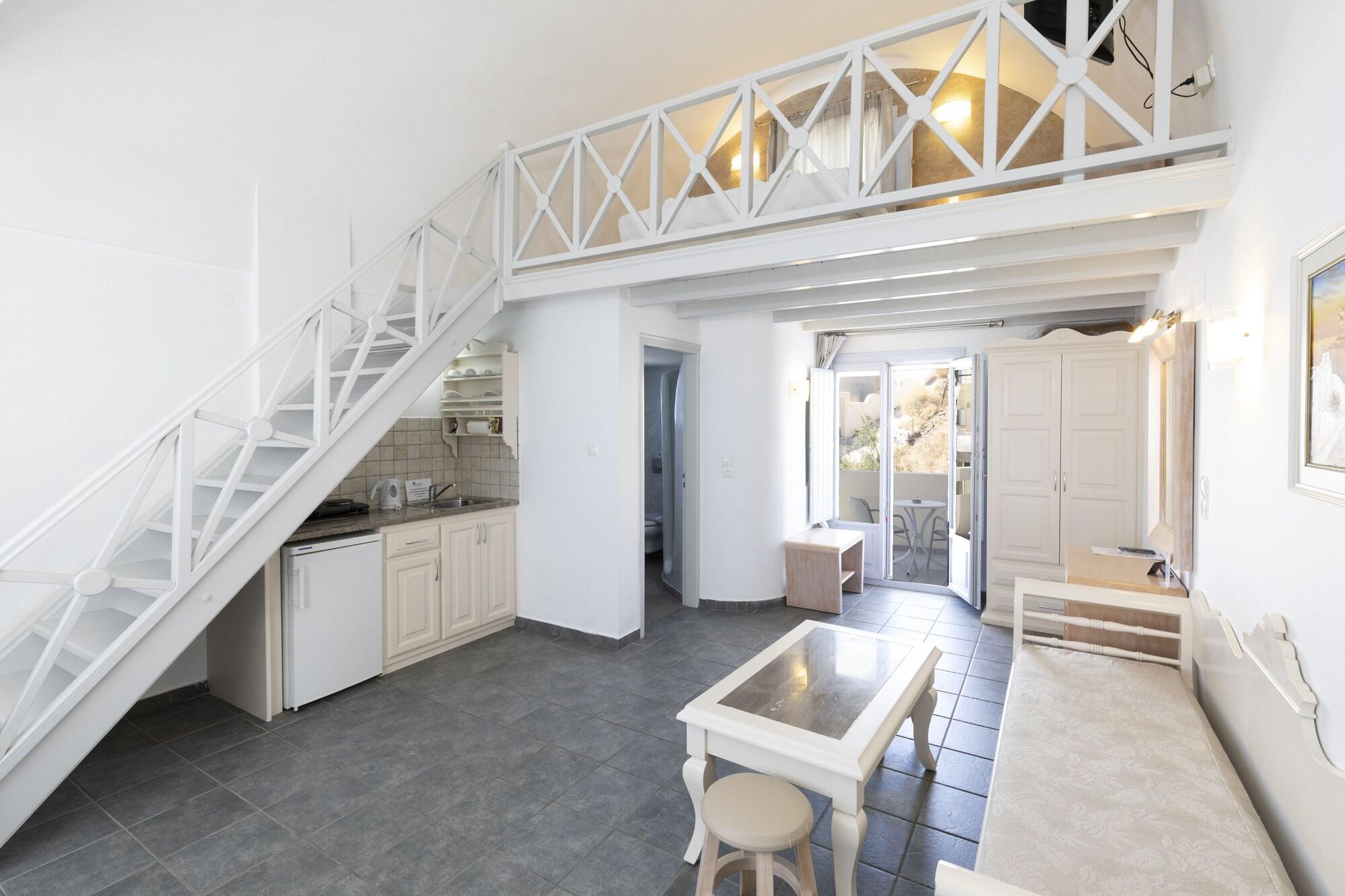 Erato Aparthotel 3*
