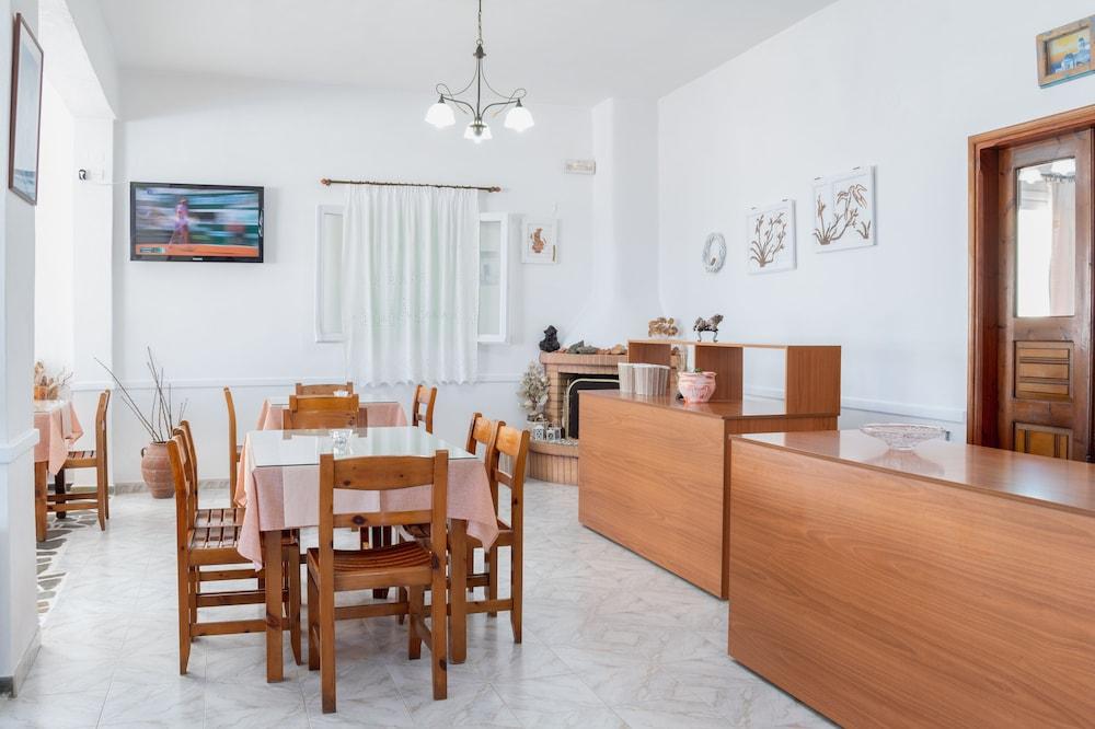 Hotel Adamastos 3*