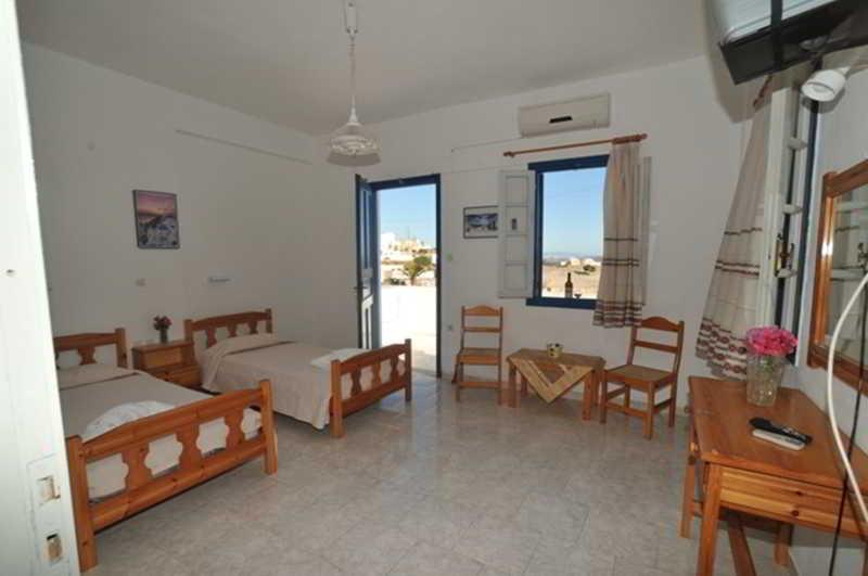 Thira's Dolphin Aparthotel 3*