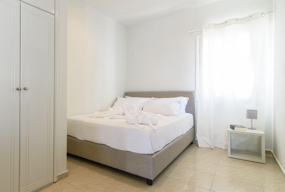 De Naxia Perissa (Santorini)