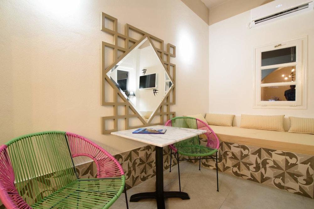 De Naxia Hotel Perissa (Santorini)