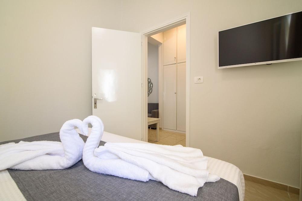 Hotel De Naxia Perissa (Santorini)