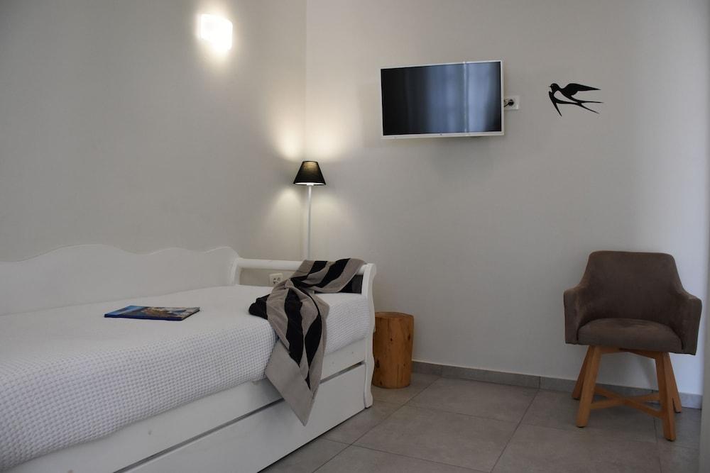 De Naxia Hotel Perissa (Santorini)