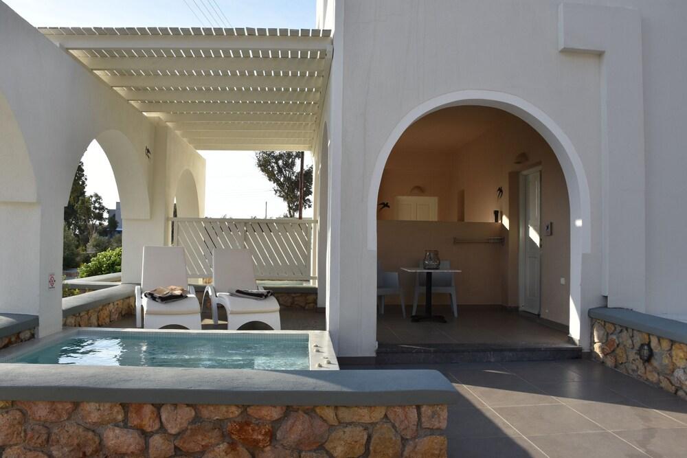 Hotel De Naxia Perissa (Santorini)