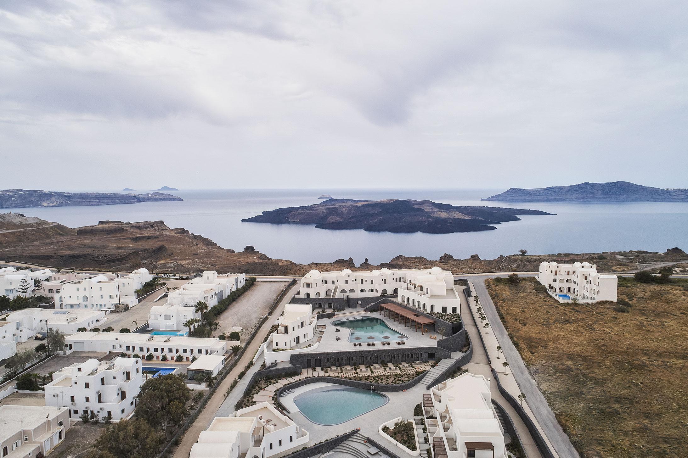 Orama & Hotel Fira (Santorini)
