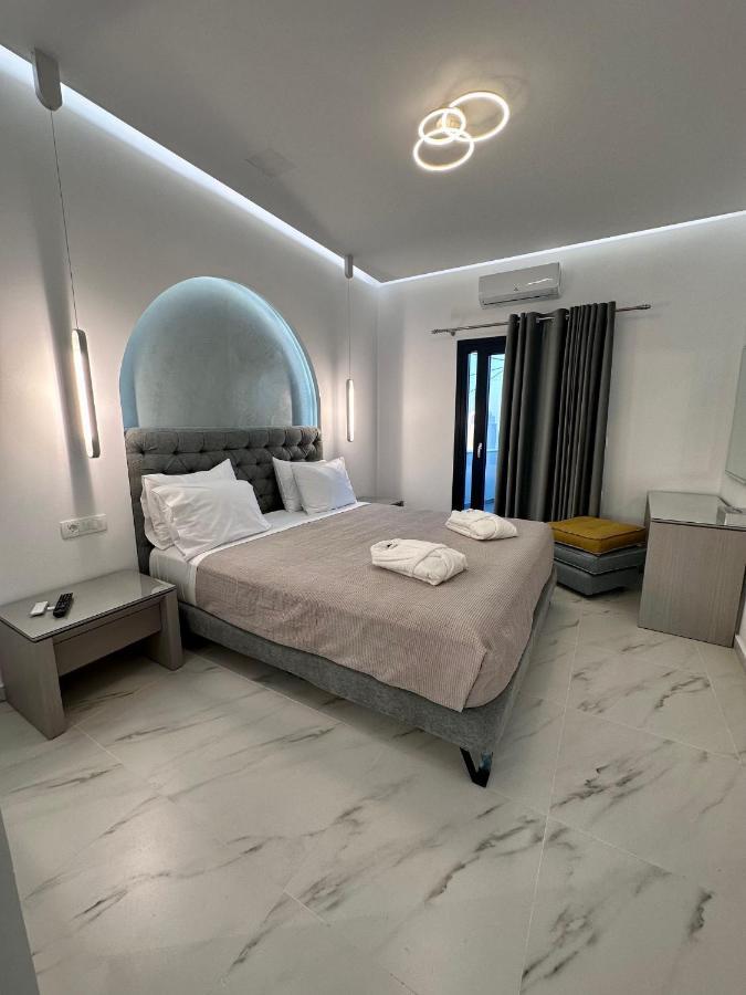 Avant Garde Apartment *