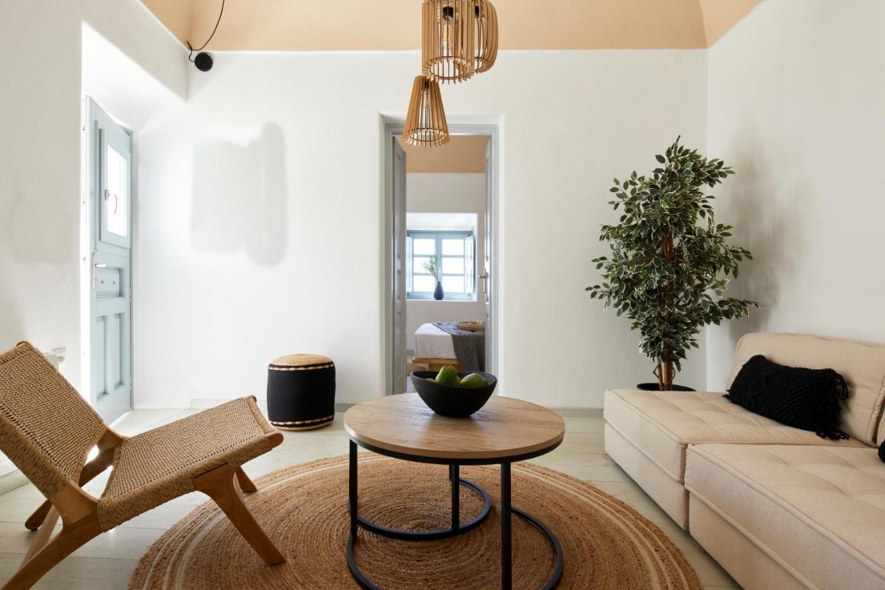 Arxegono Cave Santorini Hotel
