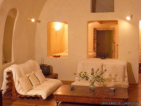 Finesse Oia (Santorini)