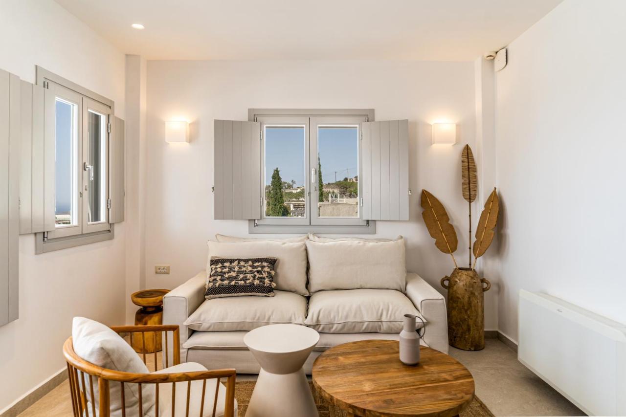 Arotron Santorini Bed & Breakfast