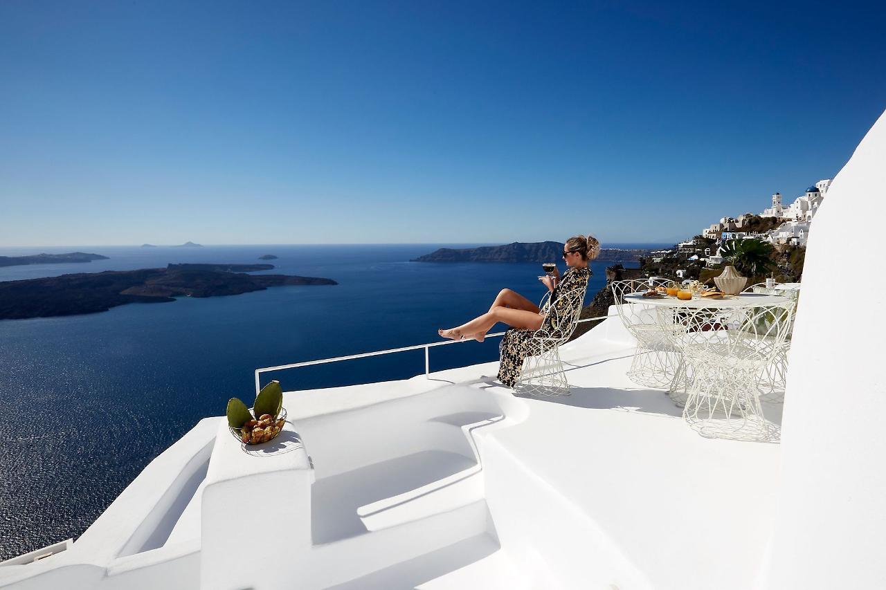 Gitsa Cliff Luxury Villa *