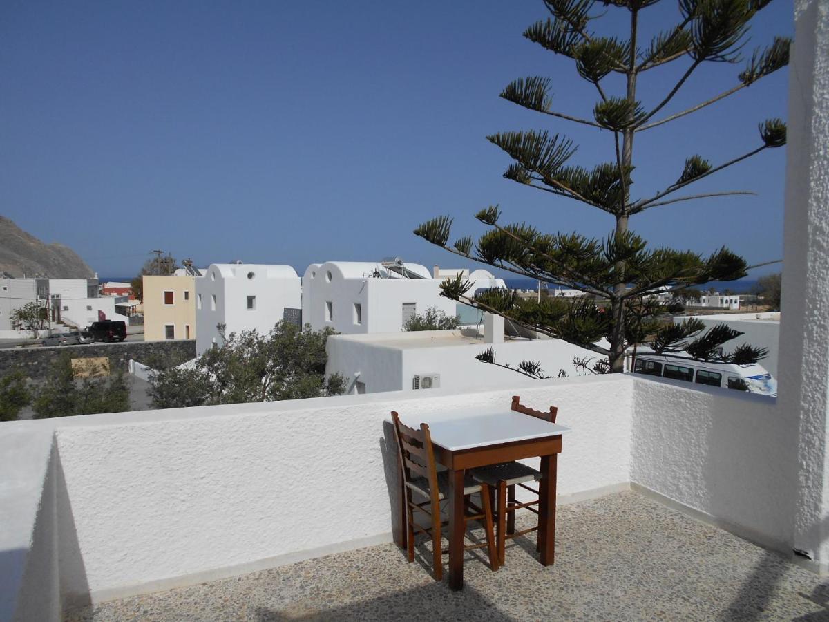 The Three Anchors * Emporio (Santorini)