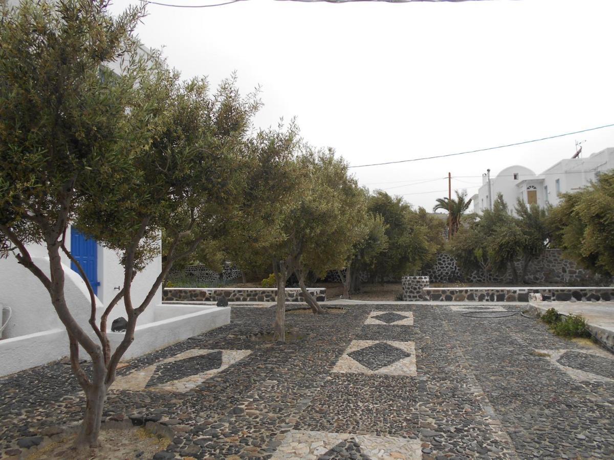 The Three Anchors * Emporio (Santorini)