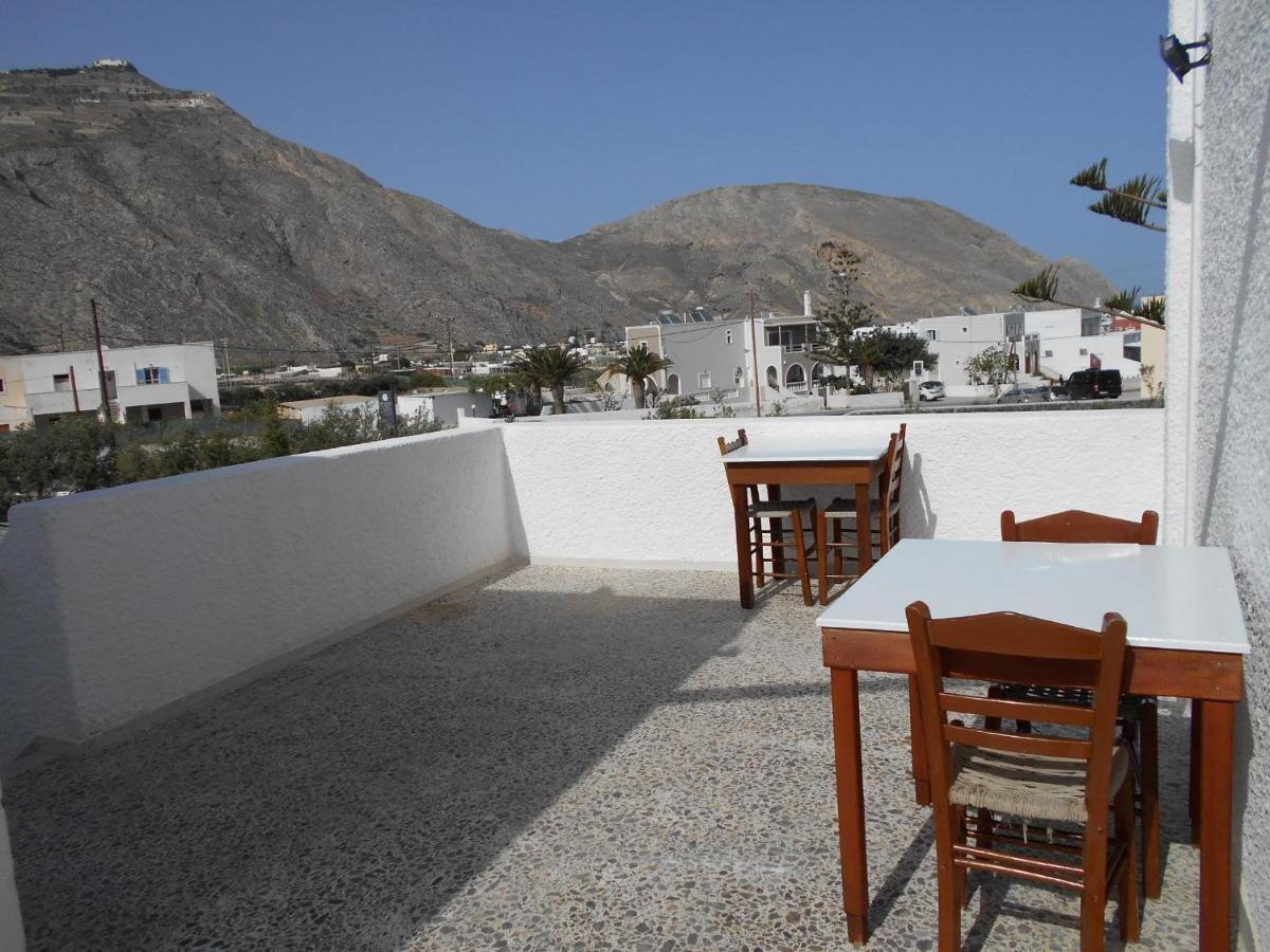 The Three Anchors * Emporio (Santorini)