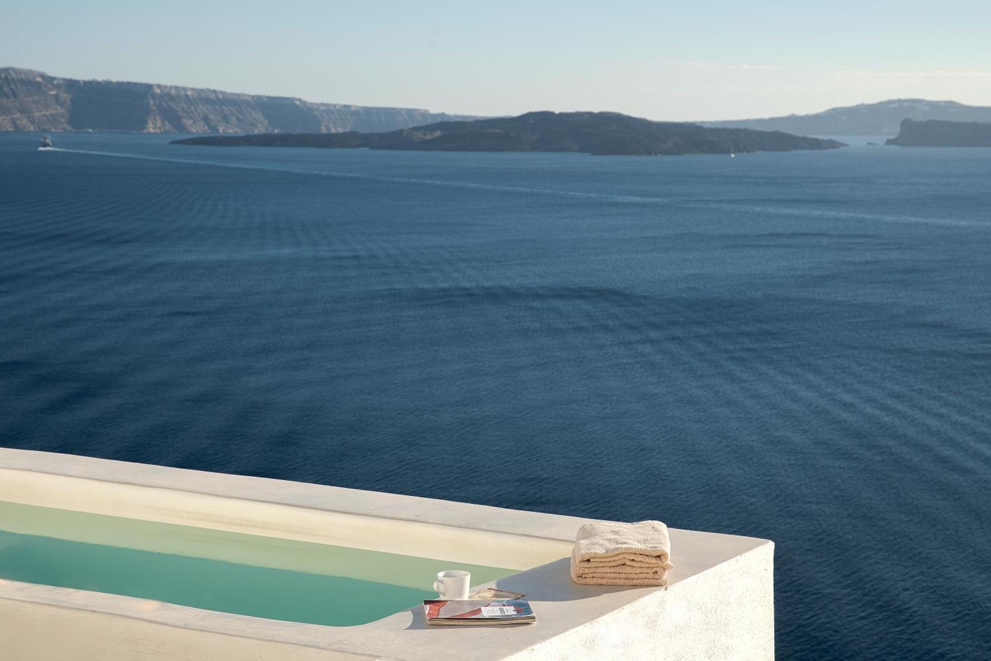 Big Blue By Caldera Villa Oia (Santorini)