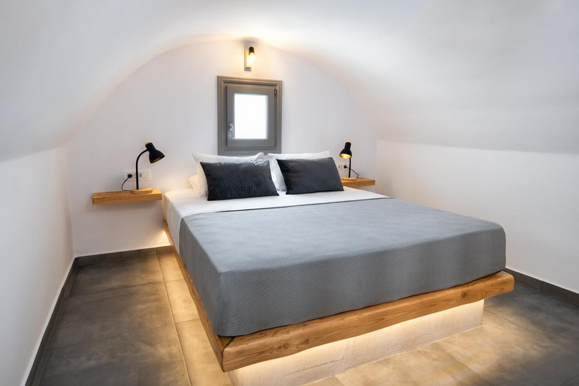 Eleftheria Aparthotel Perivolos (Santorini)
