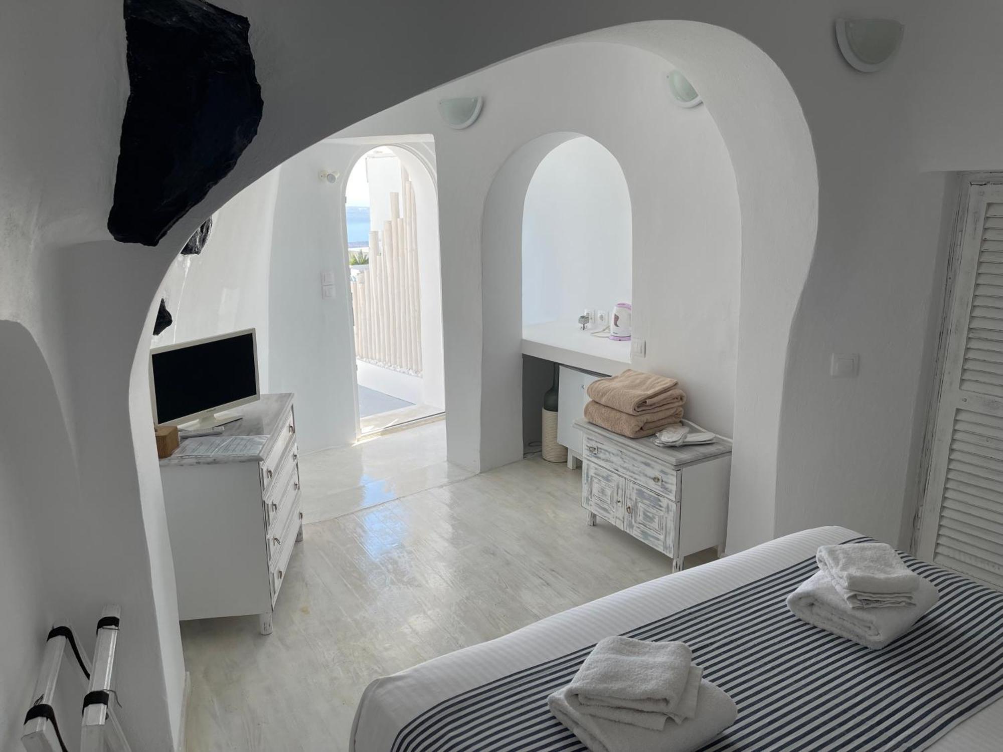 Zenith Blue Traditional 3* Imerovigli (Santorini)