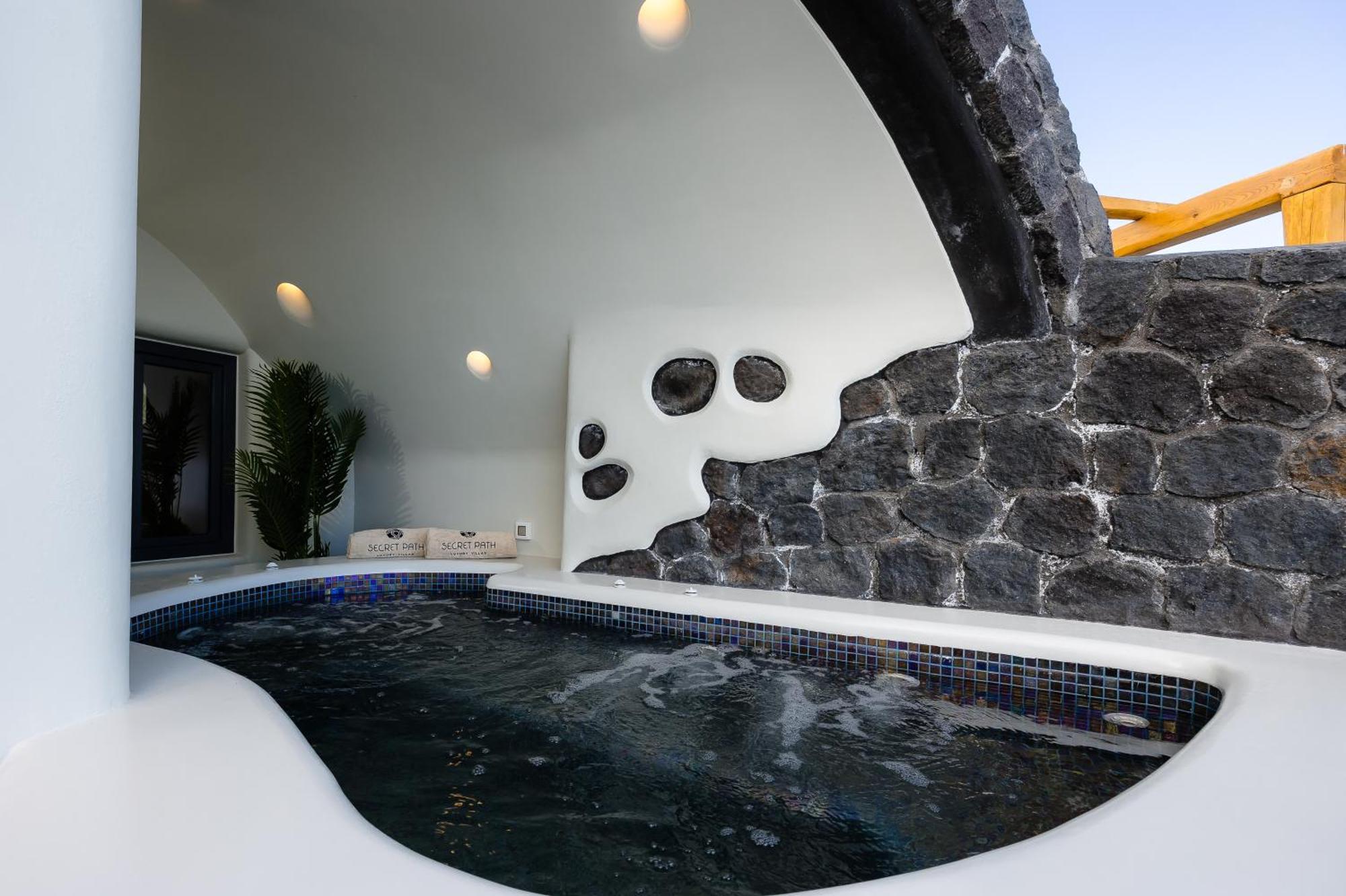 Secret Path Luxury Imerovigli (Santorini)
