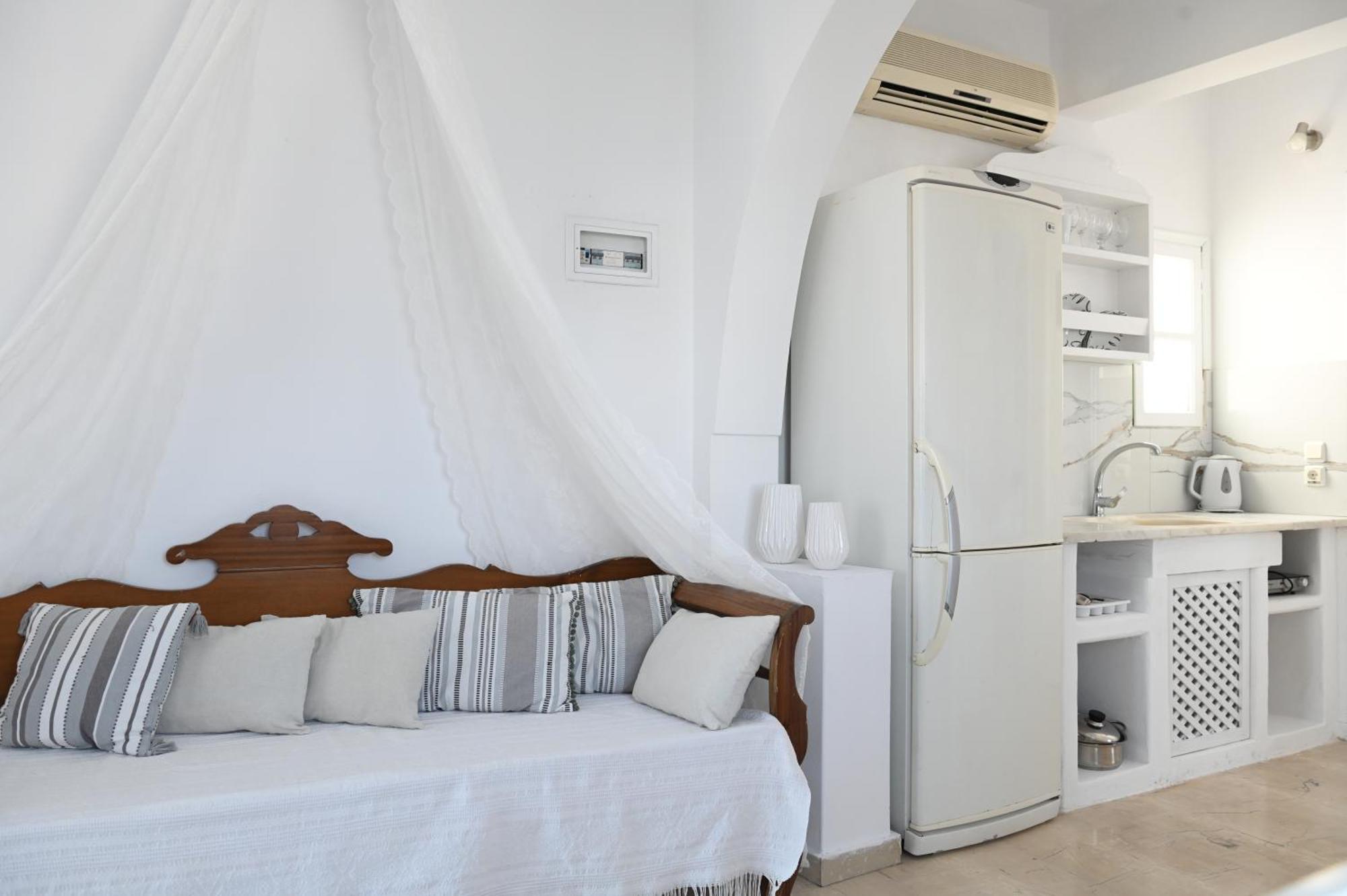 Maina Aparthotel