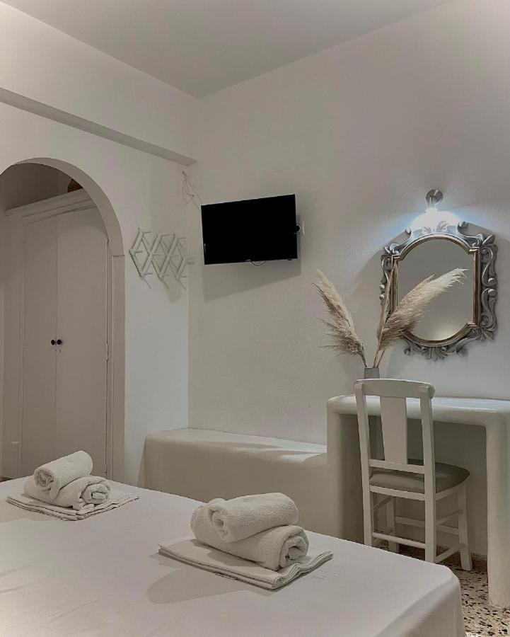 Aparthotel Maina Kamari (Santorini)