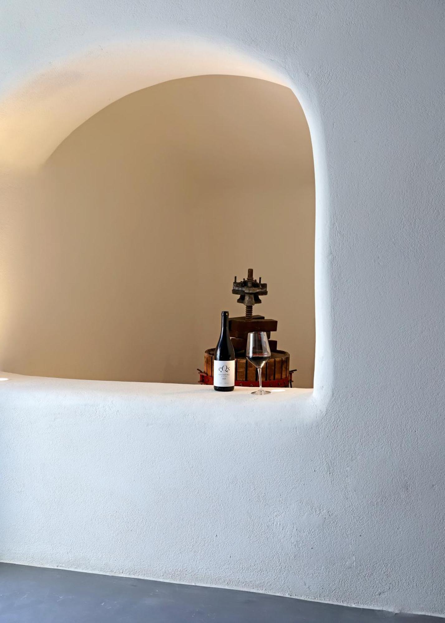 Arxegono Cave Santorini Hotel