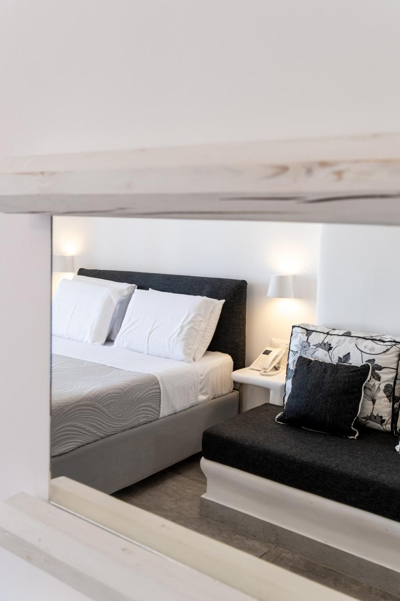Amaze Hotel Imerovigli (Santorini)