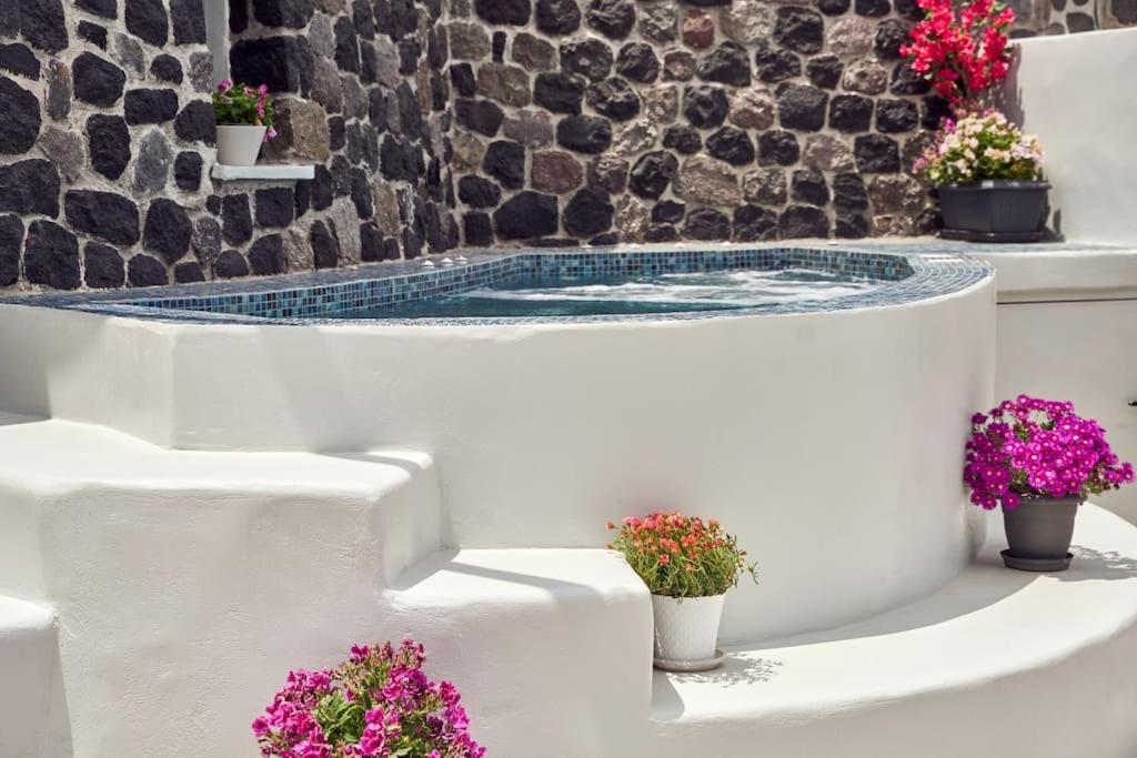D' Amigos Superior Cave House With Outdoor Hottub * Vourvoulos