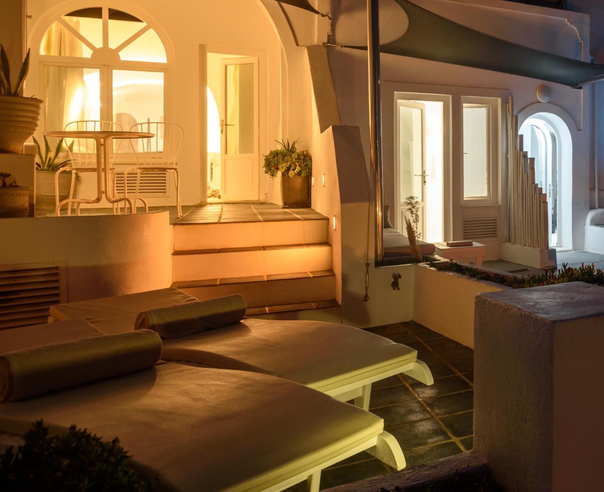 Zenith Blue Traditional Hotel