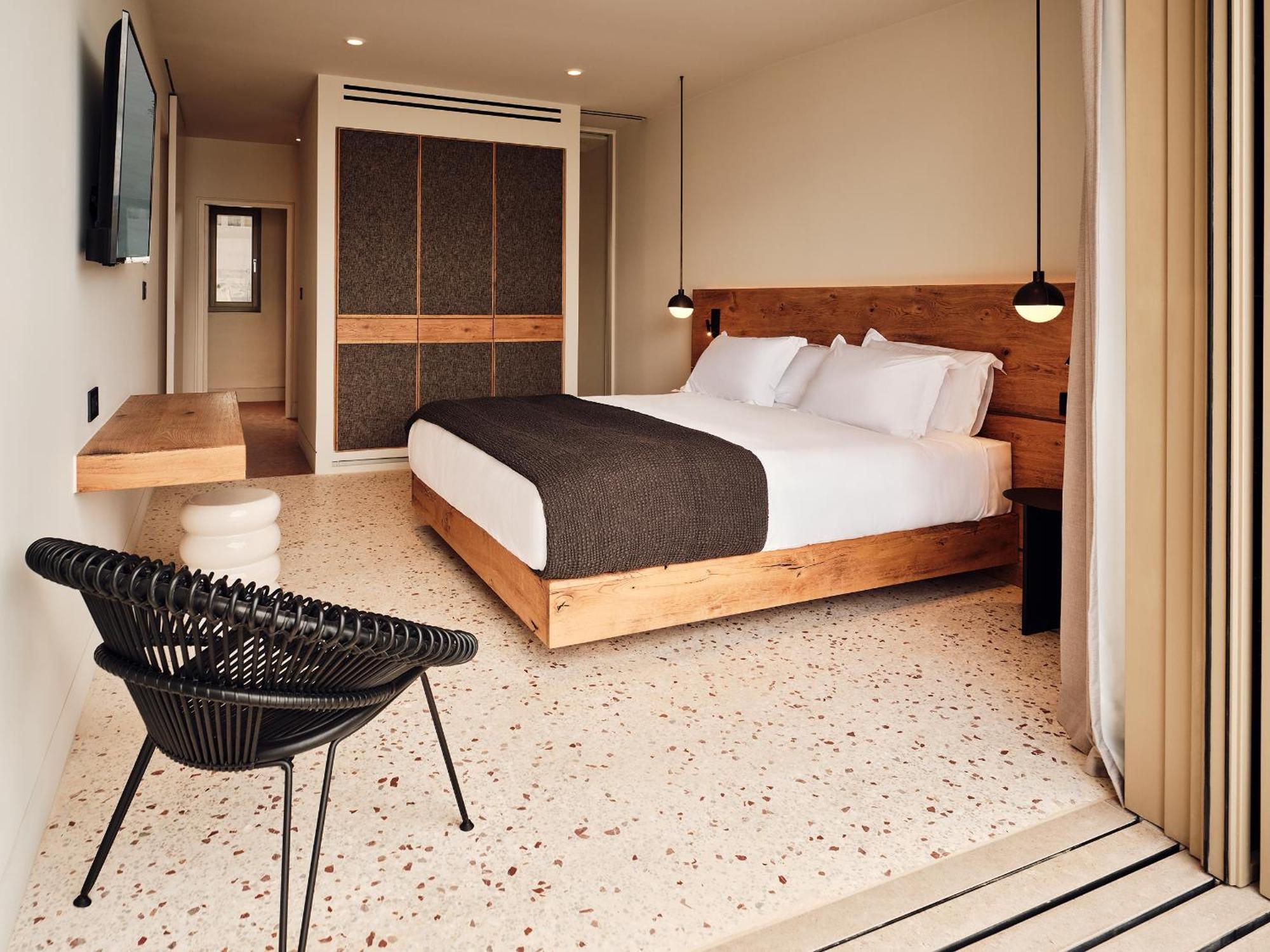 Resort Nous Santorini 5*