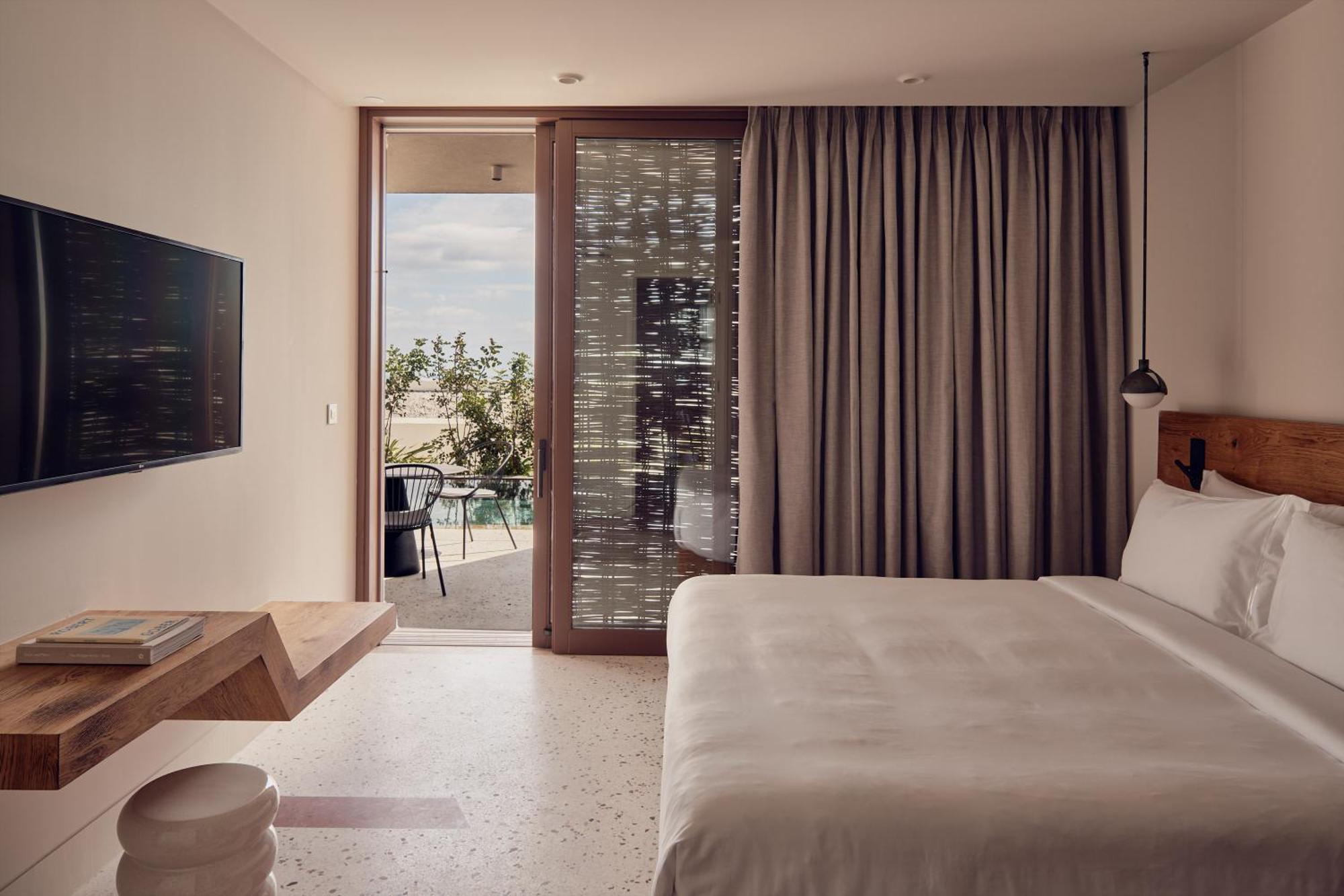 Resort Nous Santorini 5*