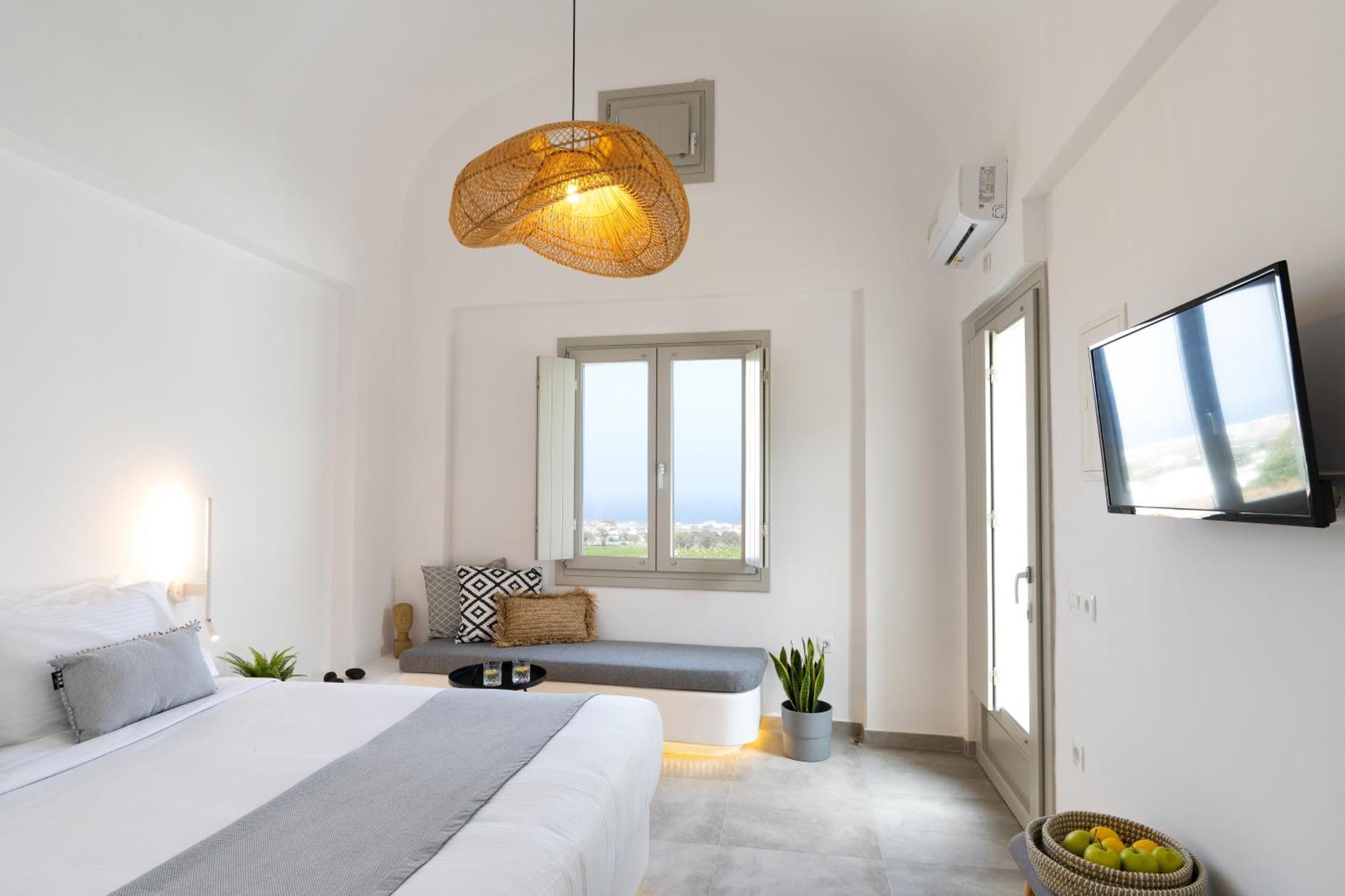 Maeva Santorini Pýrgos