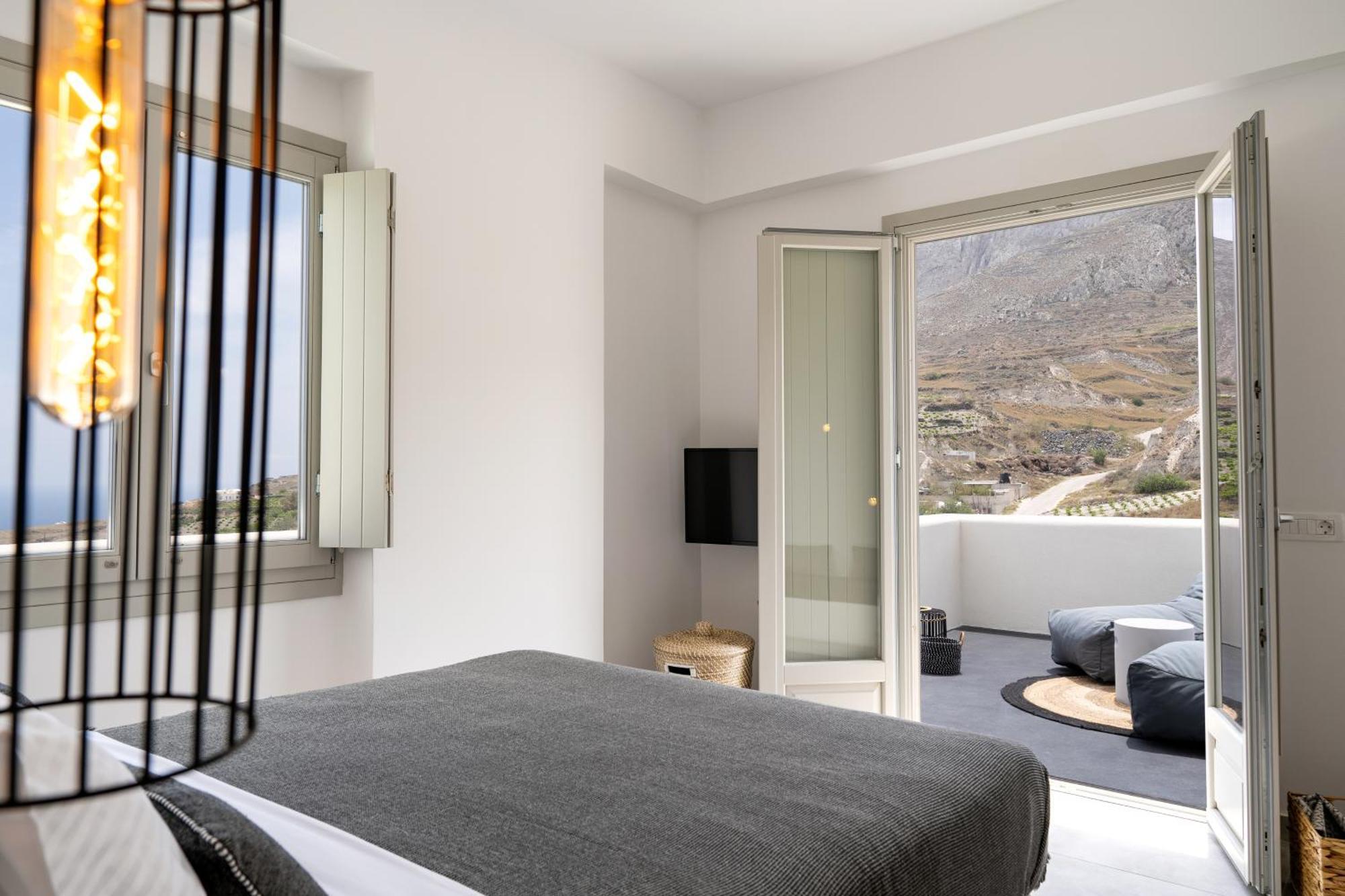 Maeva Santorini * Pýrgos