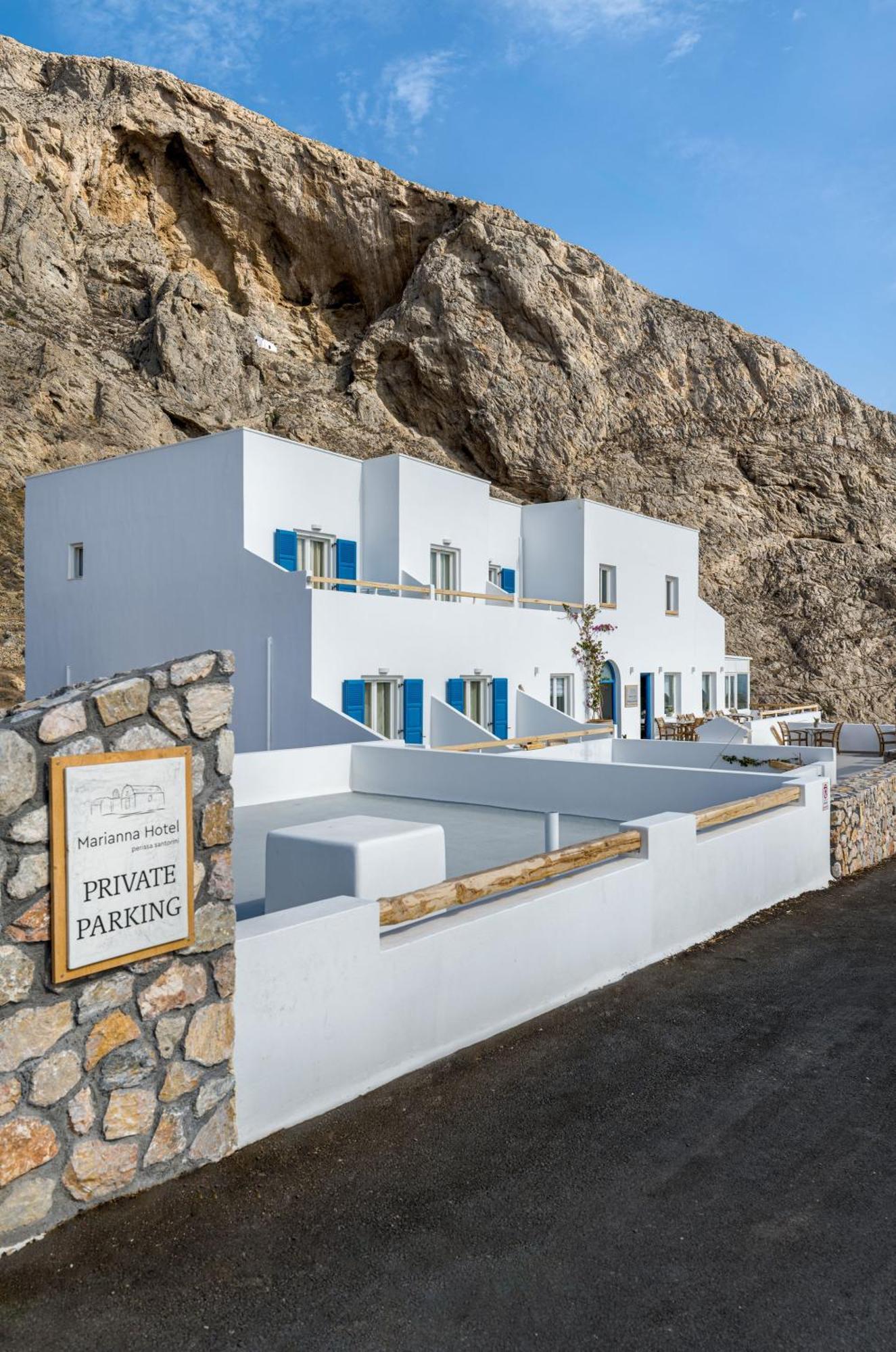 Marianna 3* Perissa (Santorini)