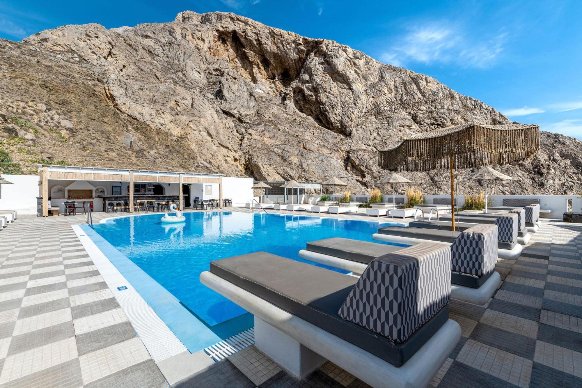 Marianna 3* Perissa (Santorini)