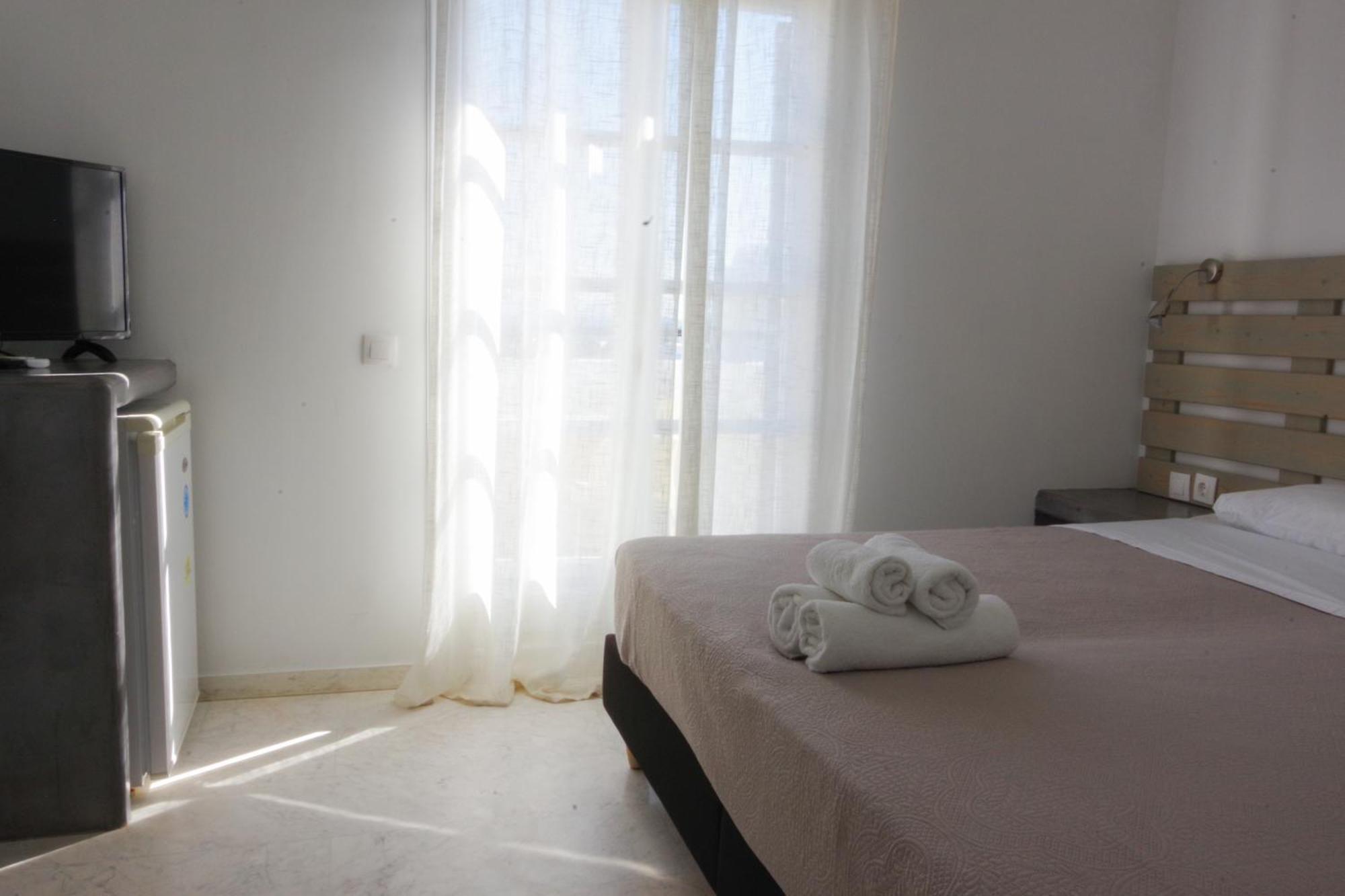 Mohitero Hotel Kamari (Santorini)