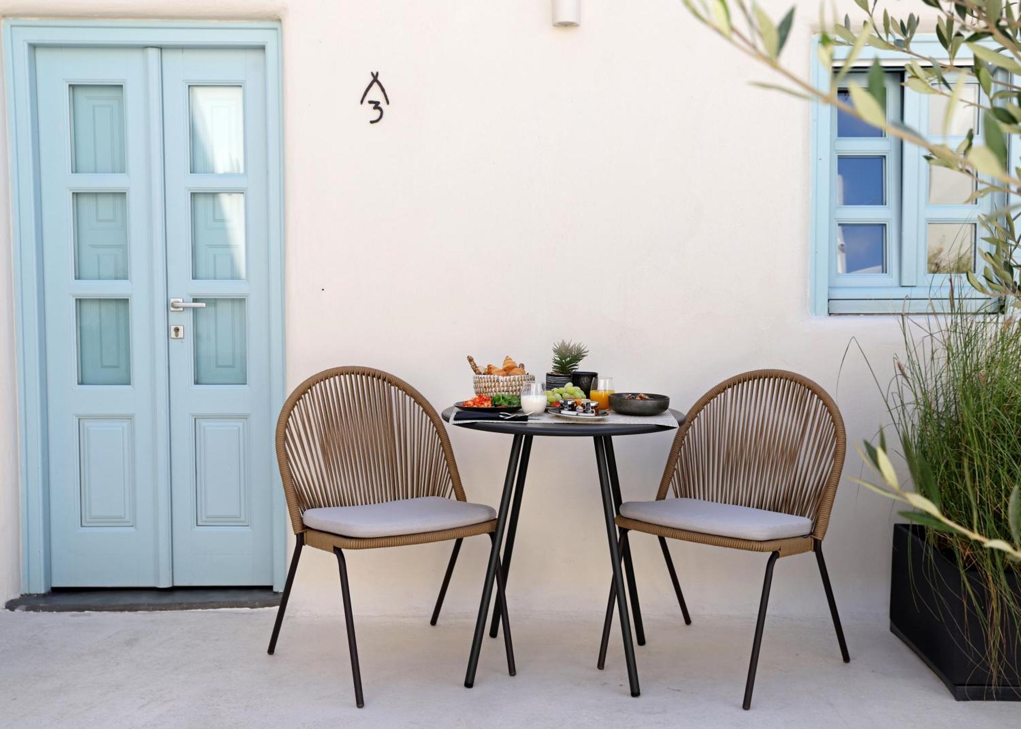Arxegono Cave Santorini Hotel