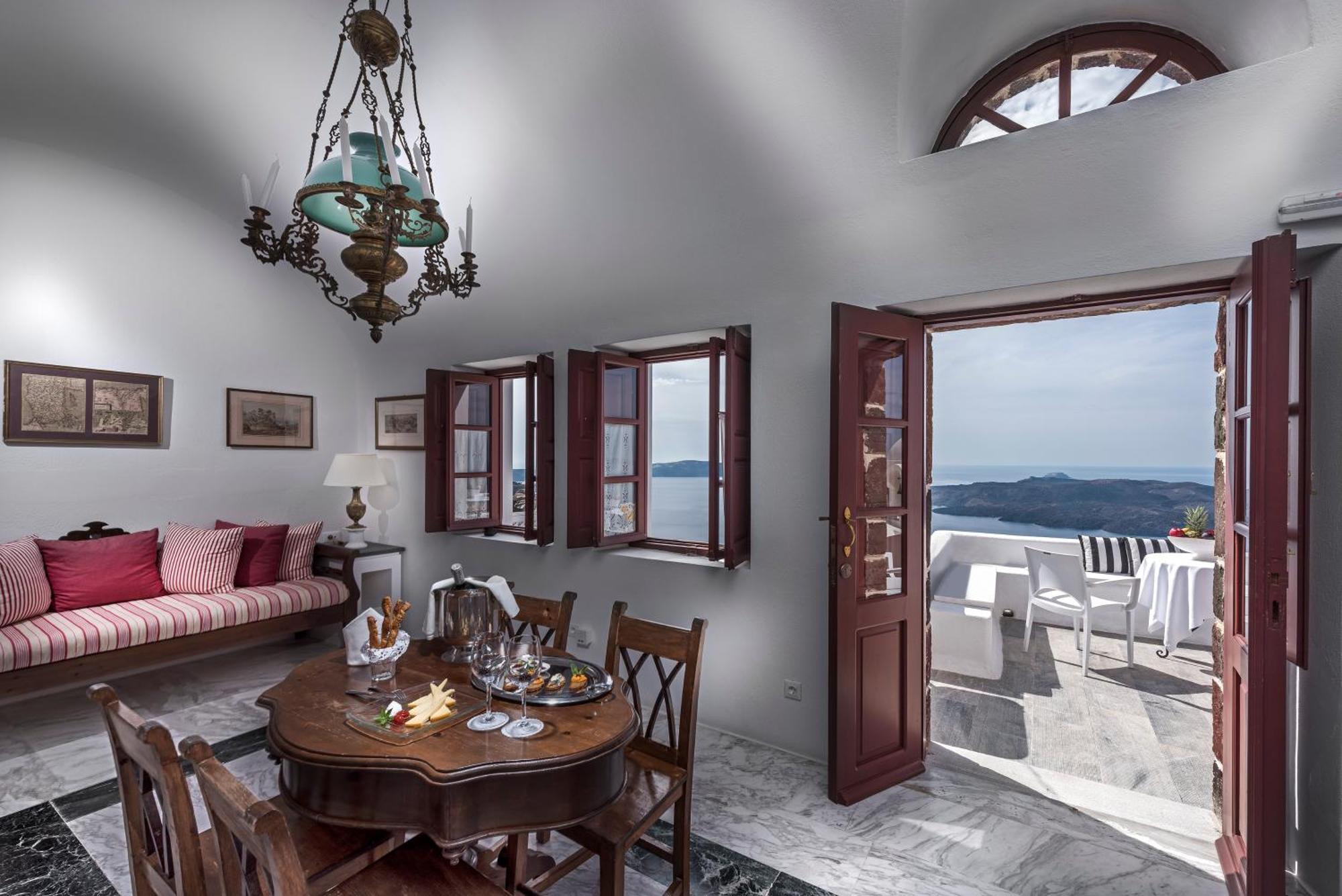 Aigialos Luxury Traditional Settlement 5* Fira (Santorini)