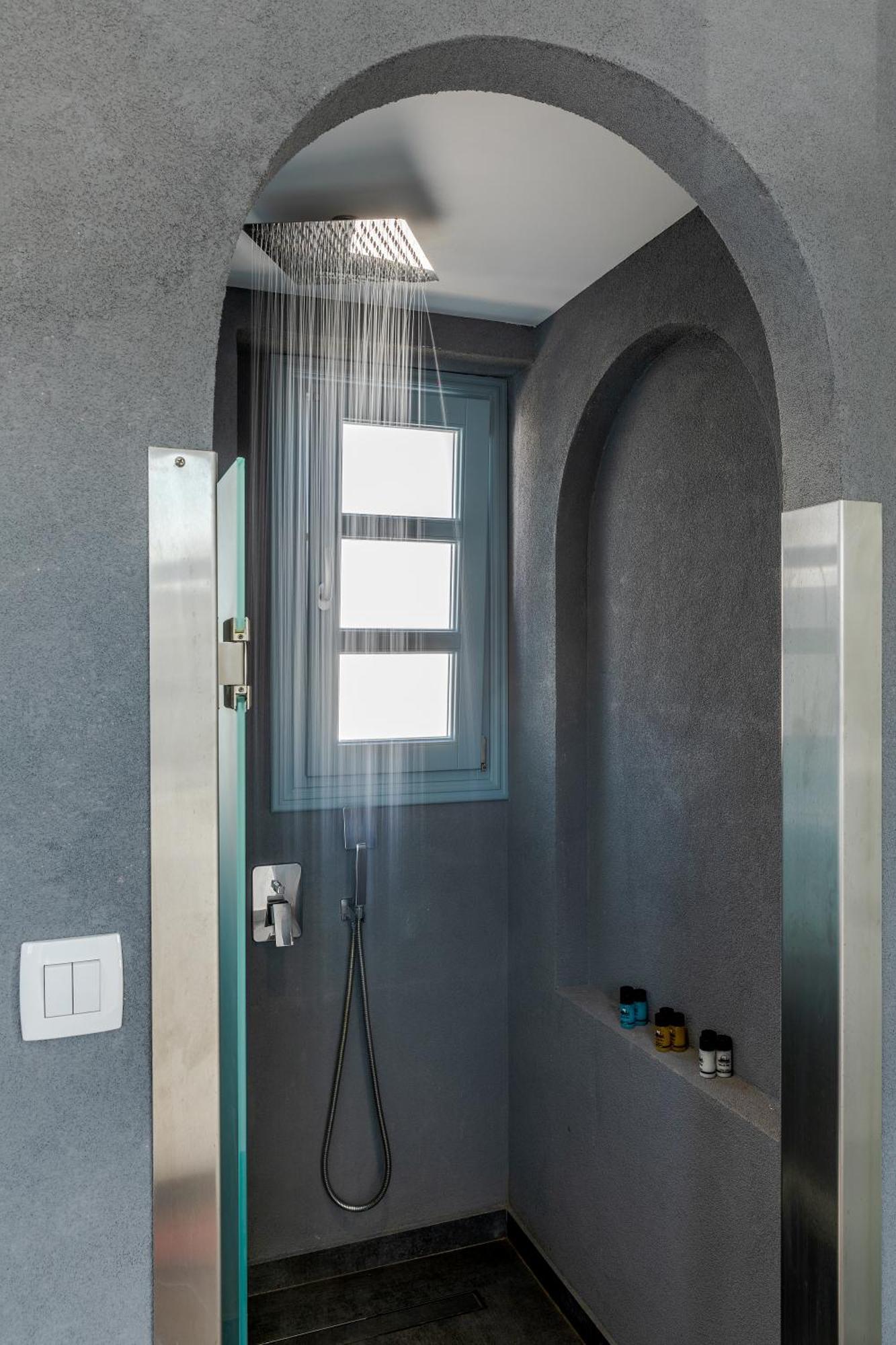 Blackstone Luxury * Emporio (Santorini)