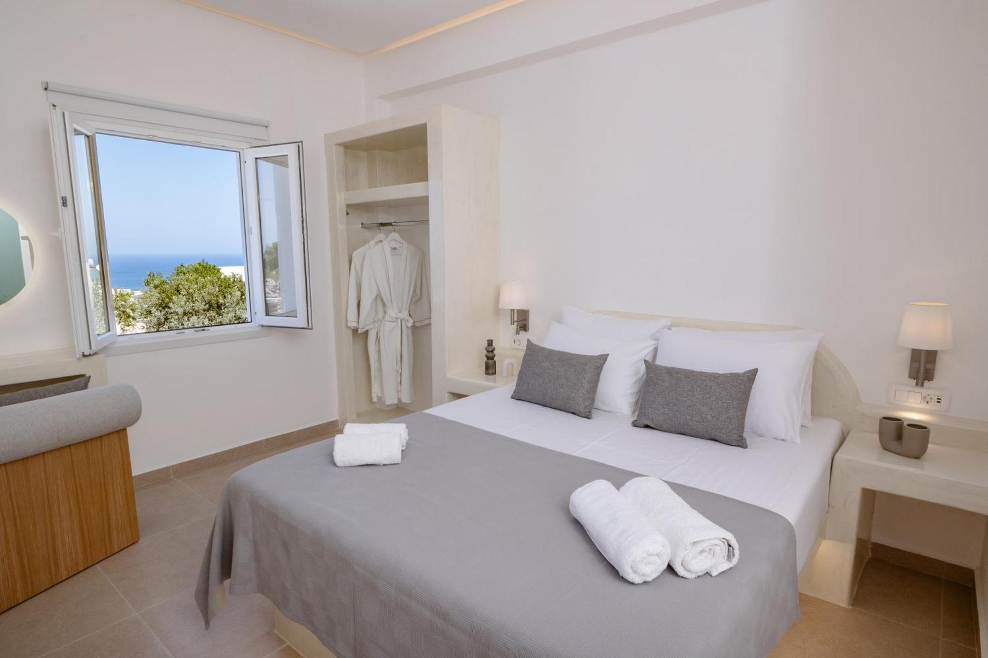 Theophrasti Apartment *